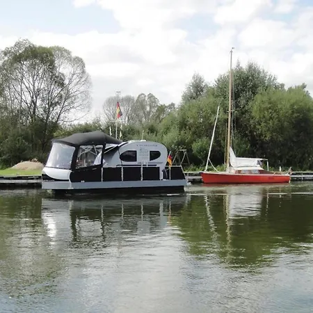 Houseboat On The Peene In Demmin Botel Verchen