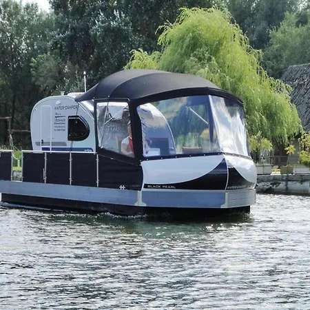 Houseboat On The Peene In Demmin Botel